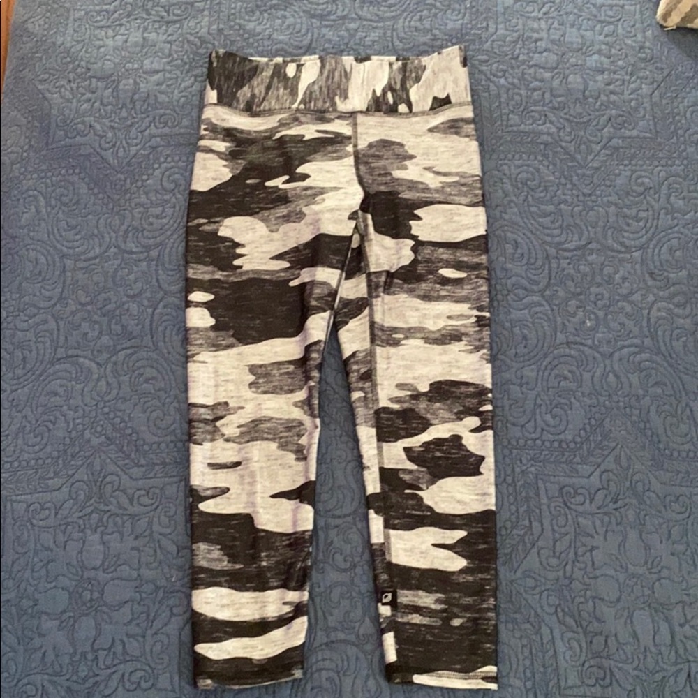 Terez gray/black camo crops M